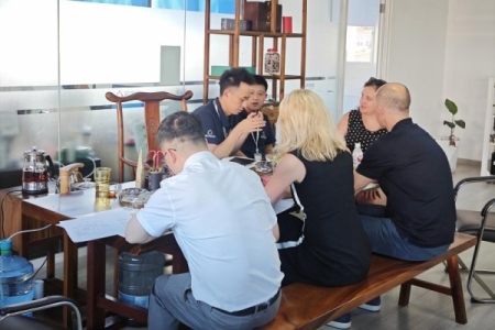 國外客戶蒞臨我司考察，深化外貿交流與合作