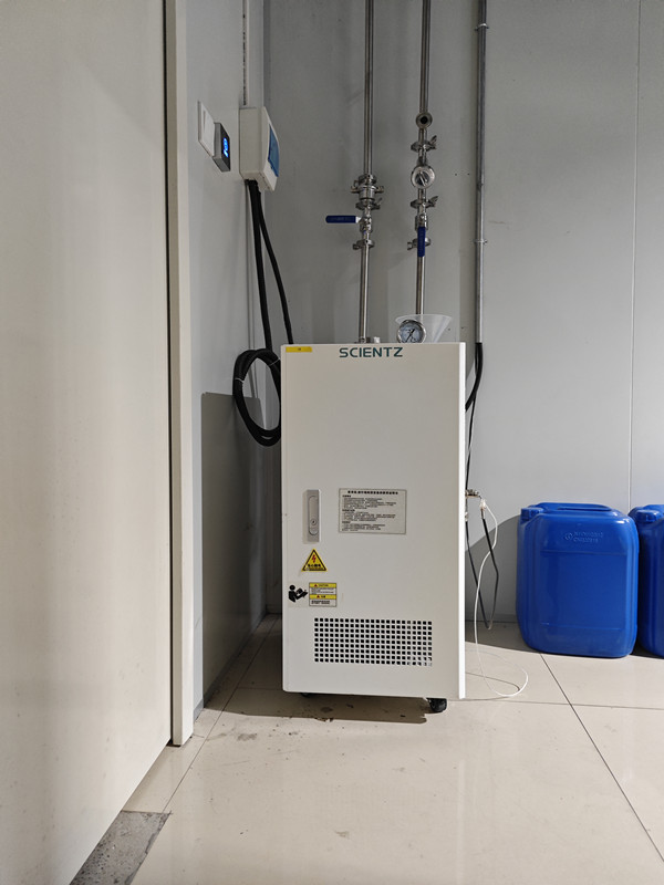 新芝阿弗斯外置顯示型高低溫控溫系統(tǒng)設(shè)備實拍圖2